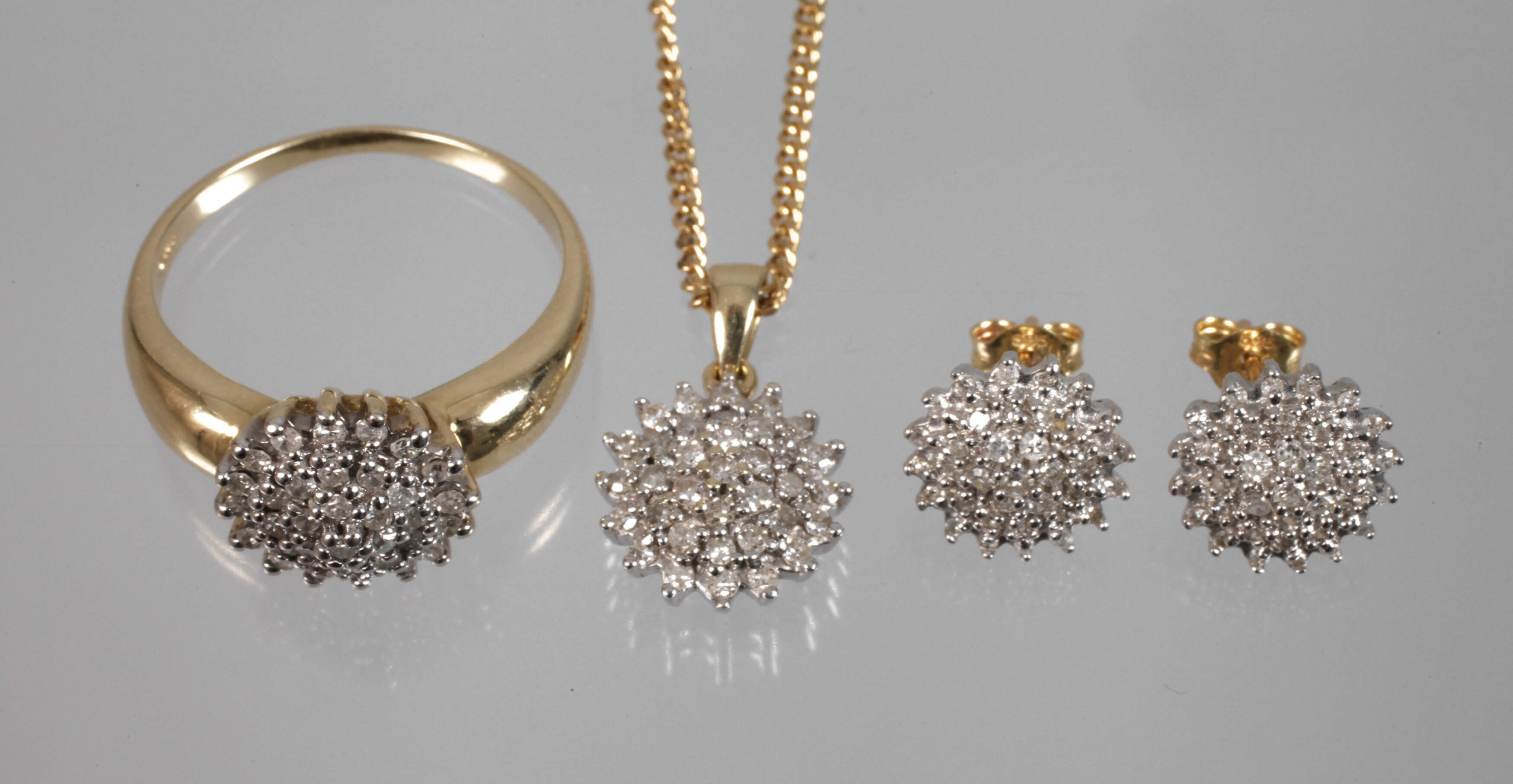 Schmuckset mit Diamanten