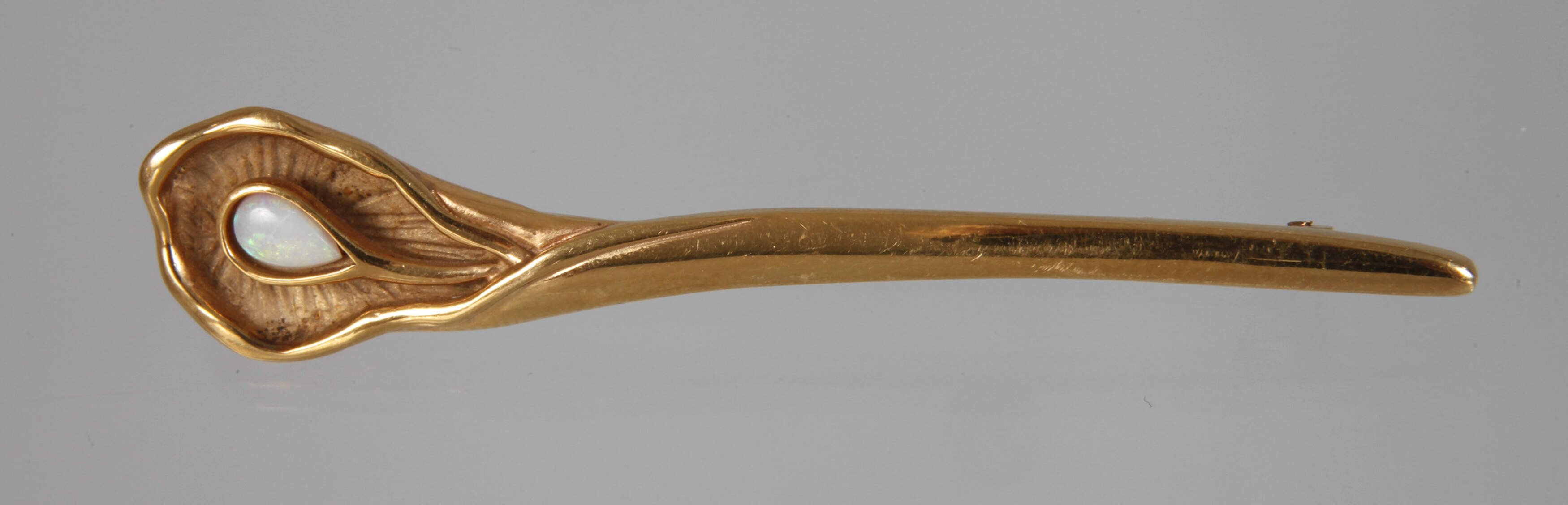 Brosche mit Edelopal