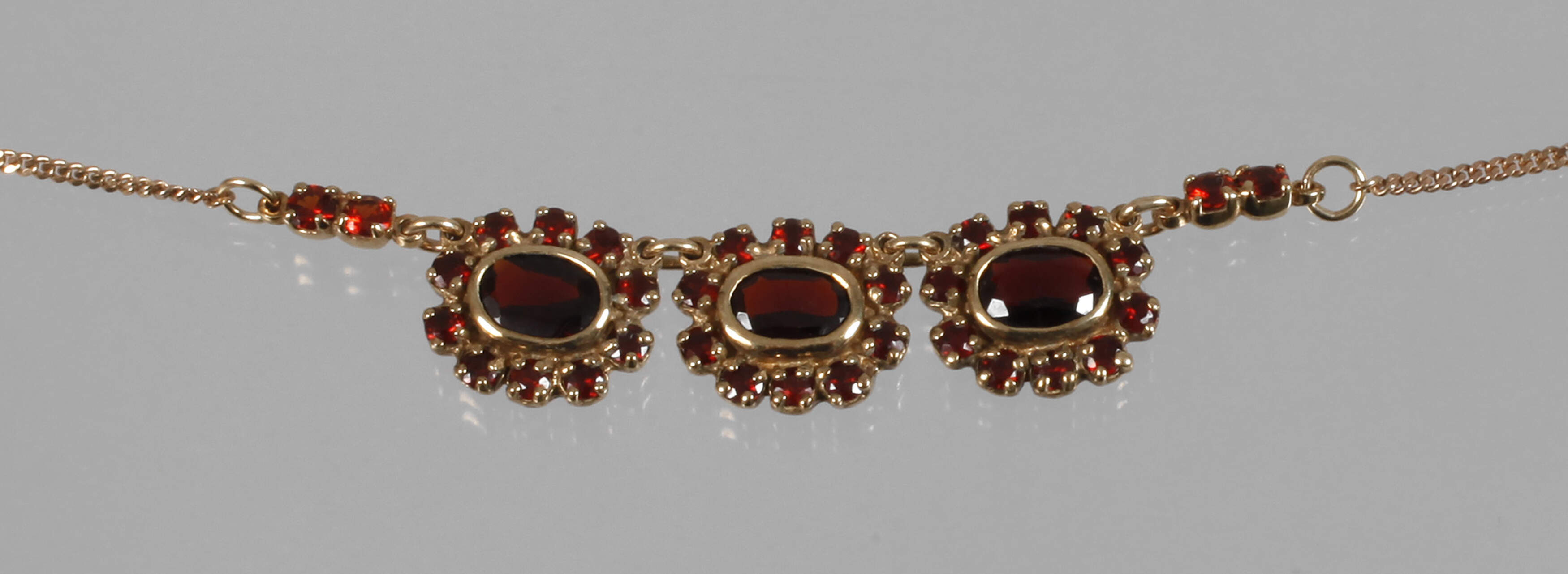 Collier mit Granaten