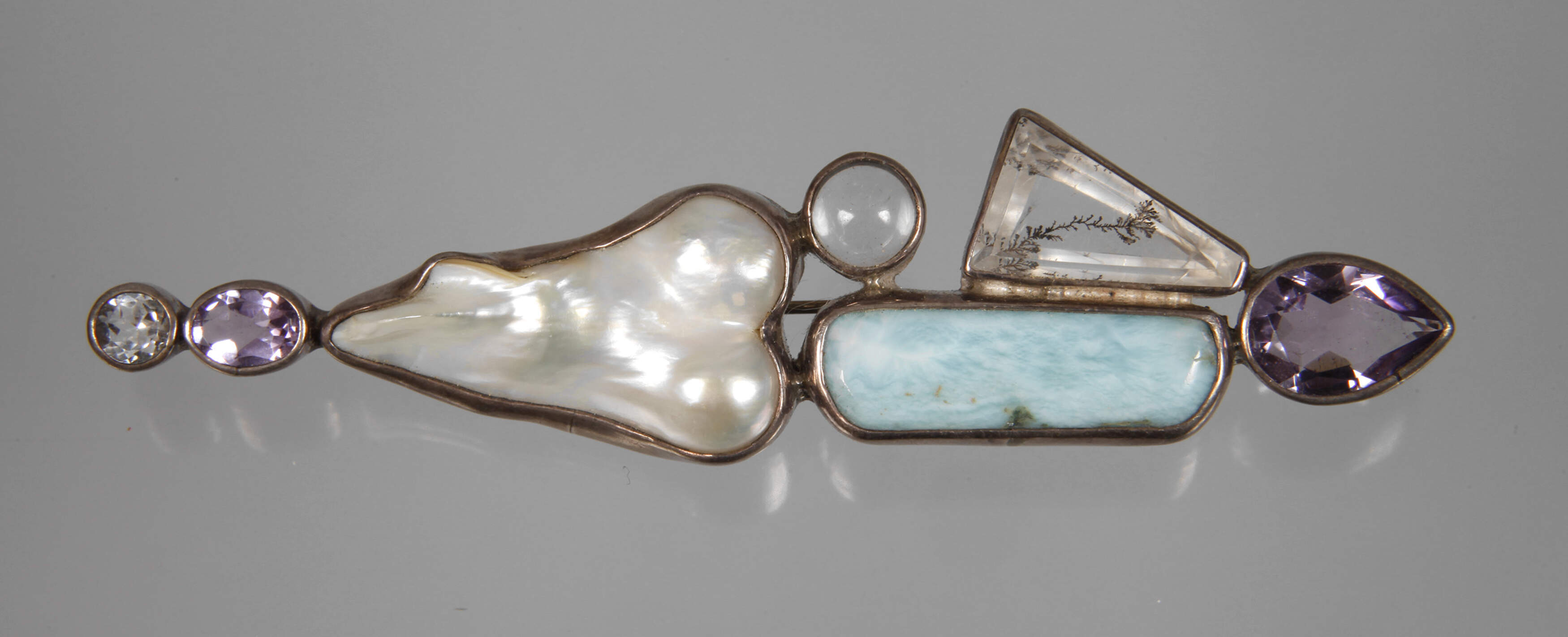 Brosche mit Steinbesatz