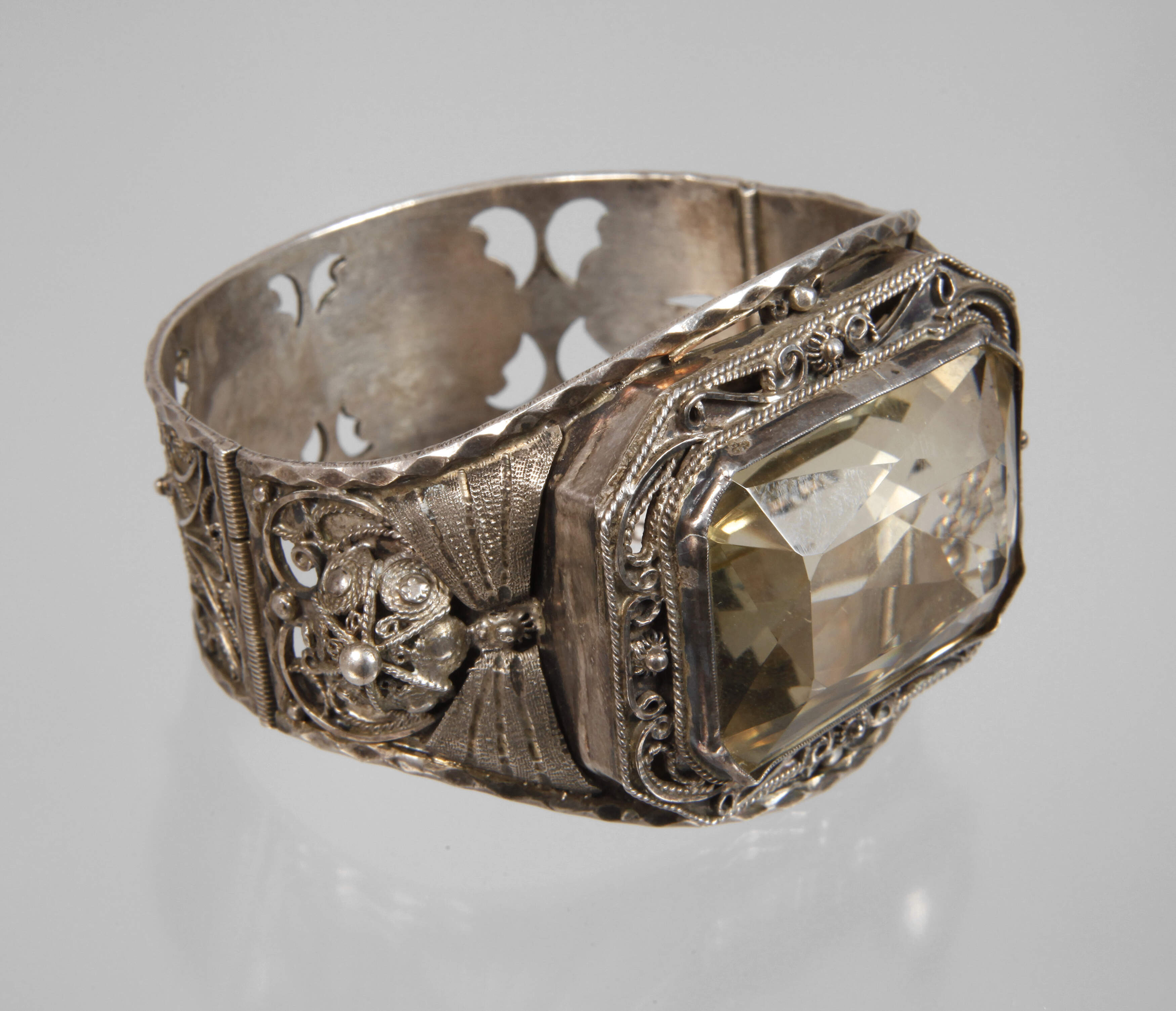 Opulenter Armreif mit Citrin