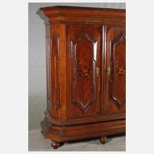Feiner Hallenschrank barock