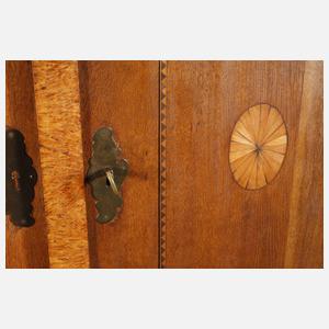 Großer Dielenschrank