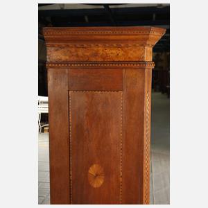 Großer Dielenschrank