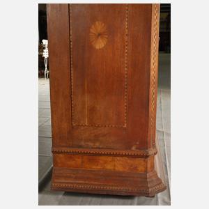 Großer Dielenschrank