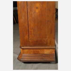 Großer Dielenschrank