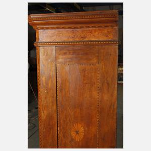 Großer Dielenschrank