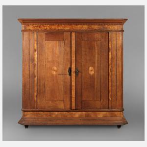 Großer Dielenschrank