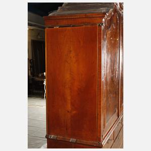 Barocker Aufsatzschrank