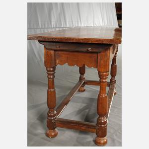 Kleiner barocker Esstisch