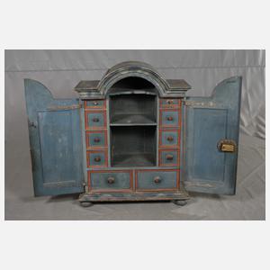 Bäuerlicher Kabinettschrank
