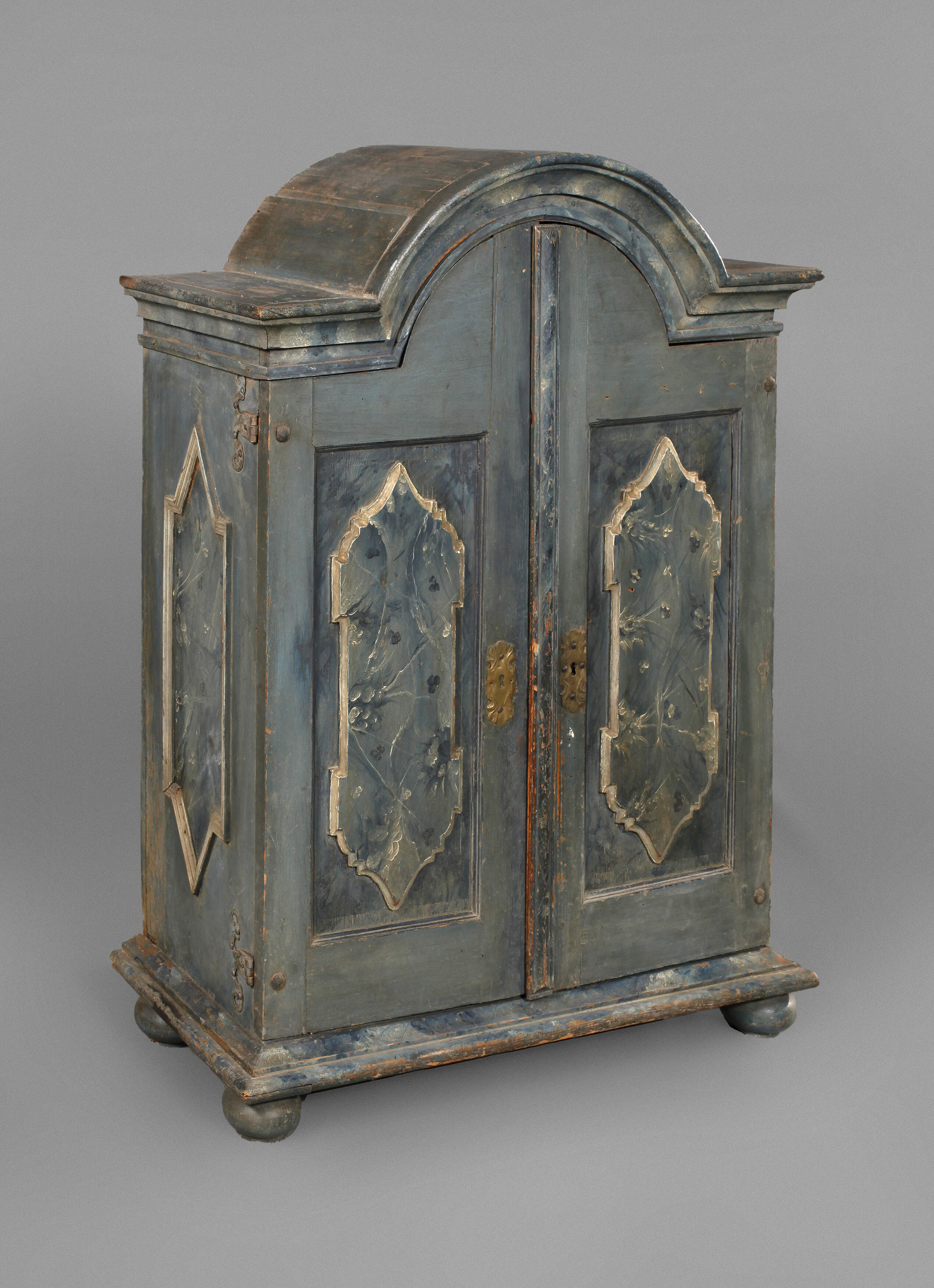 Bäuerlicher Kabinettschrank