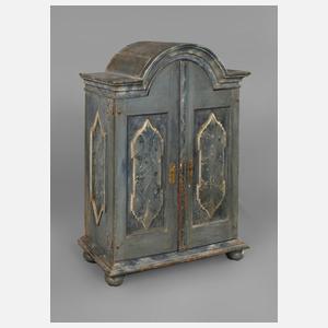 Bäuerlicher Kabinettschrank