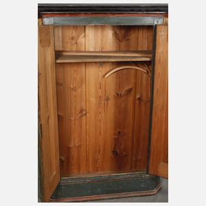 Kleiner Bauernschrank