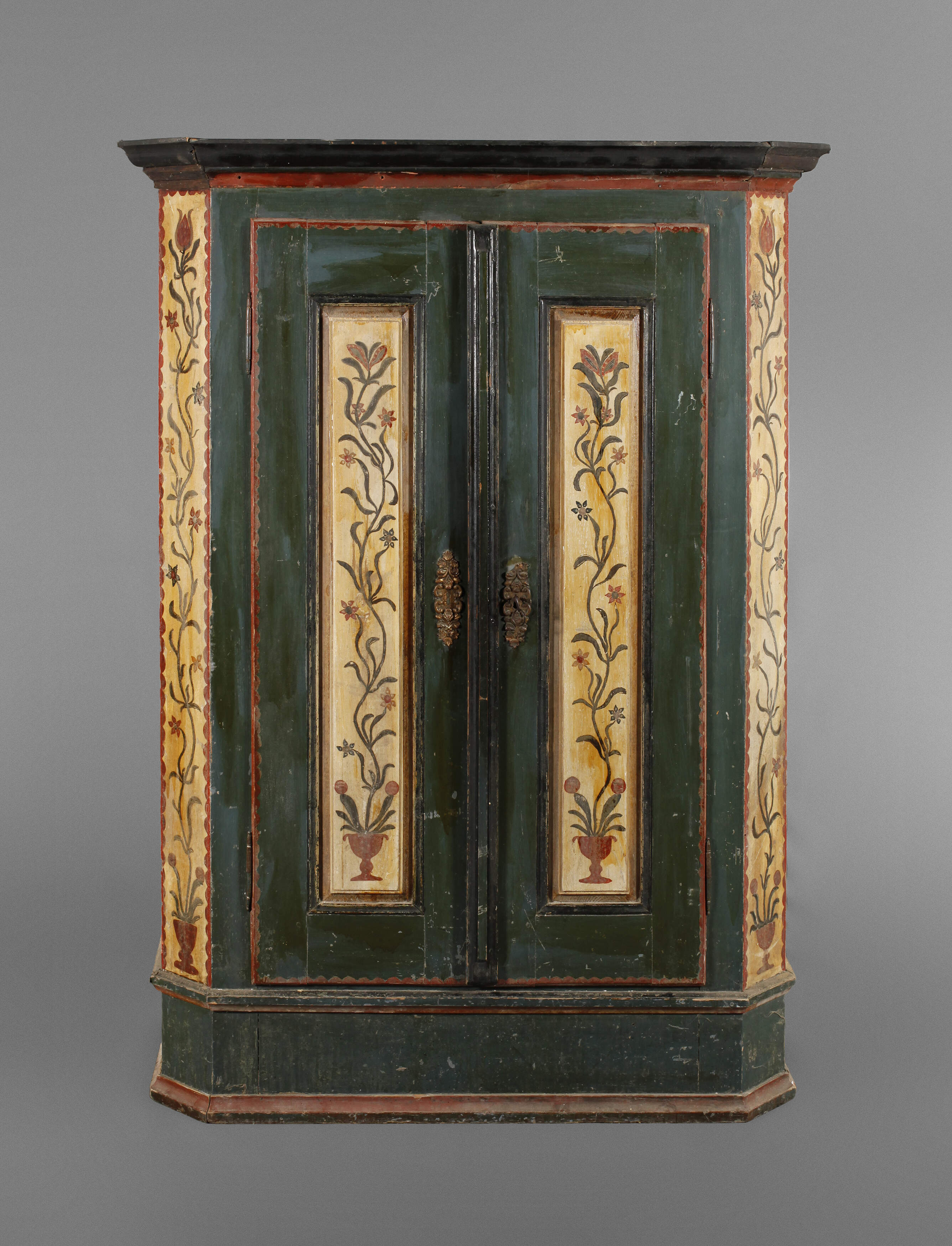 Kleiner Bauernschrank