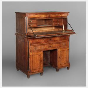 Klassizistisches Konturmöbel