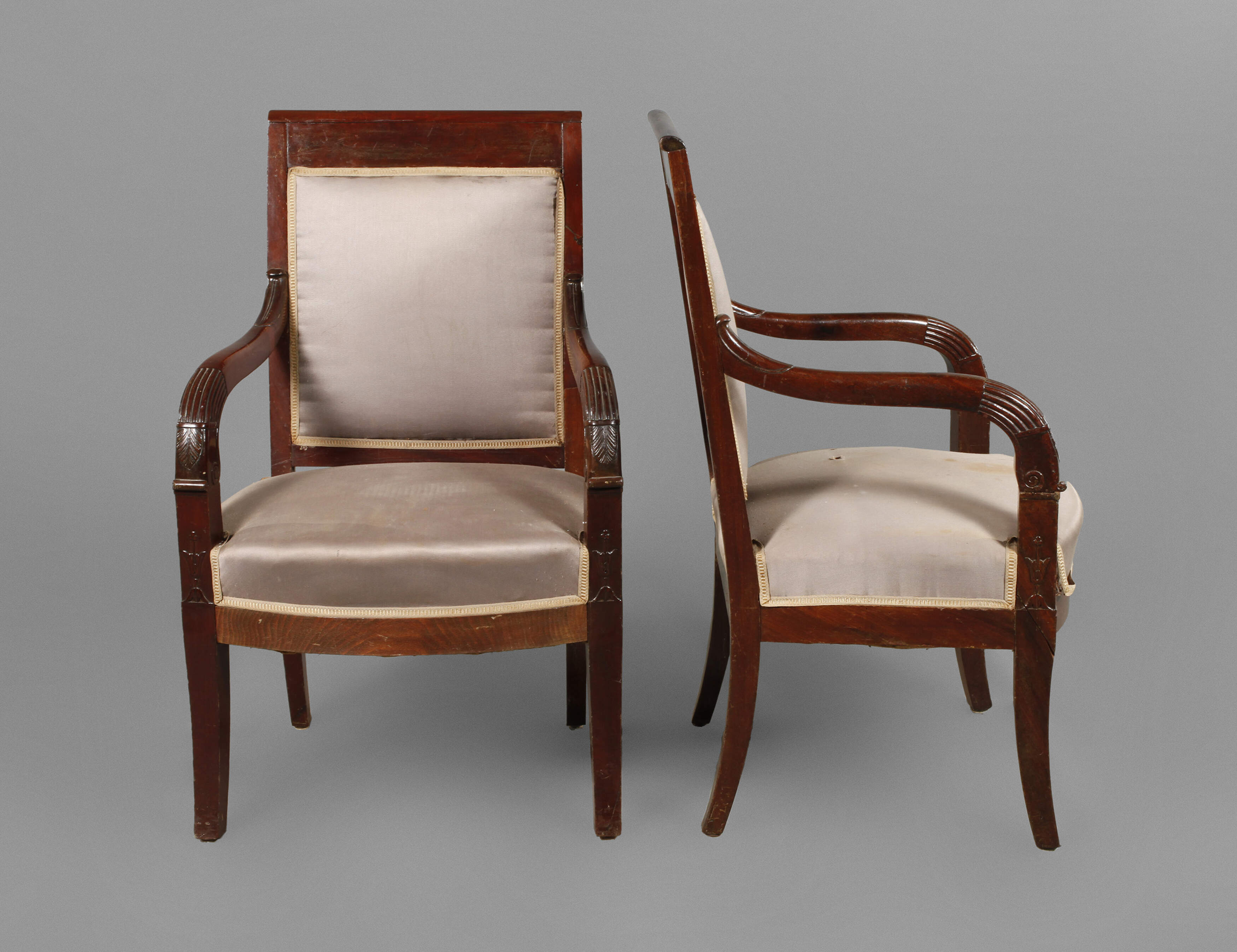 Paar schwere Armlehnsessel