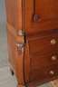 Klassizistischer Aufsatzschrank