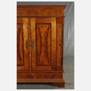 Großer Hallenschrank