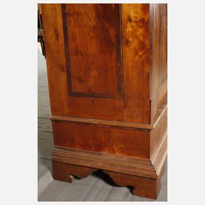 Großer Hallenschrank