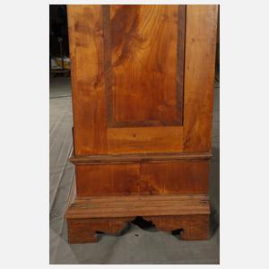 Großer Hallenschrank