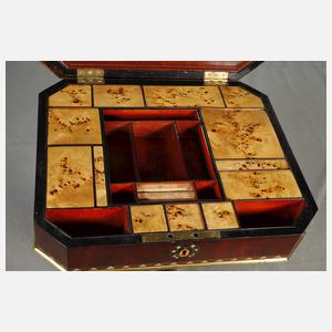 Ausgefallener Näh- und Schminktisch