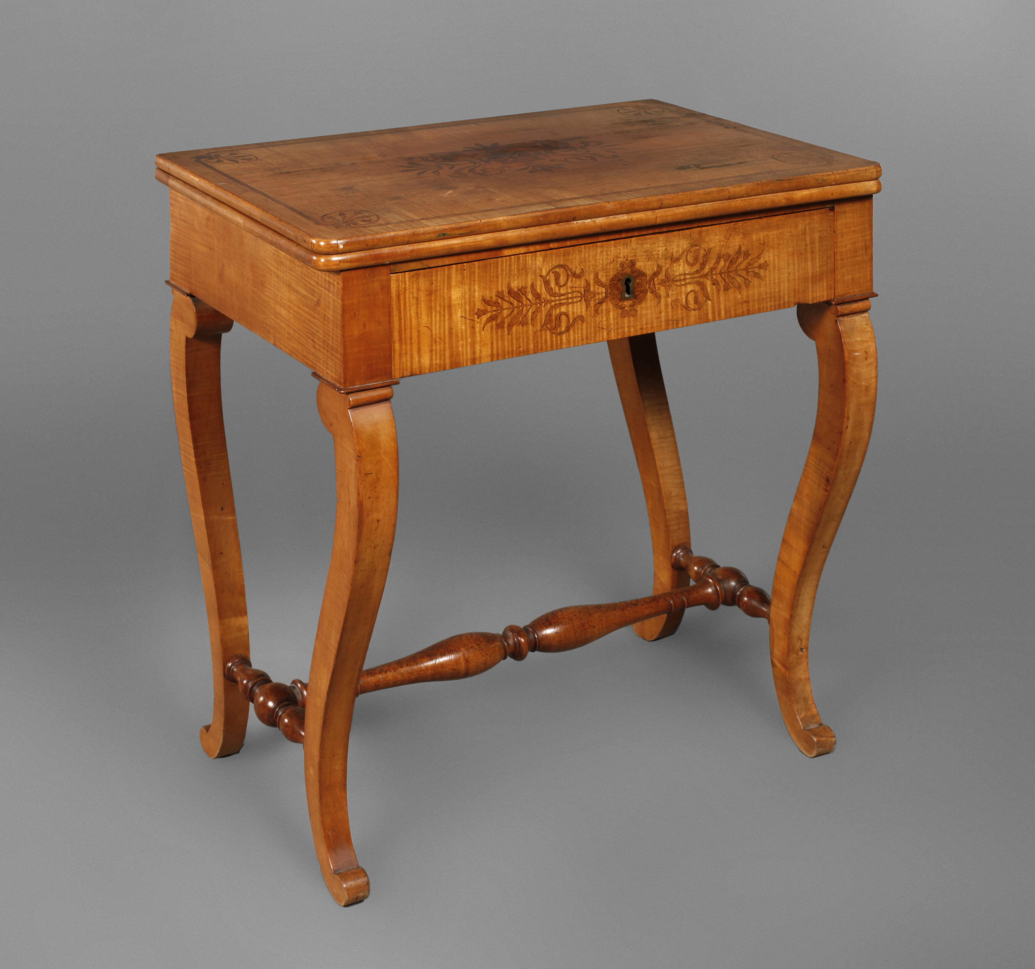 Biedermeierspieltisch