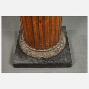 Postament in Säulenform