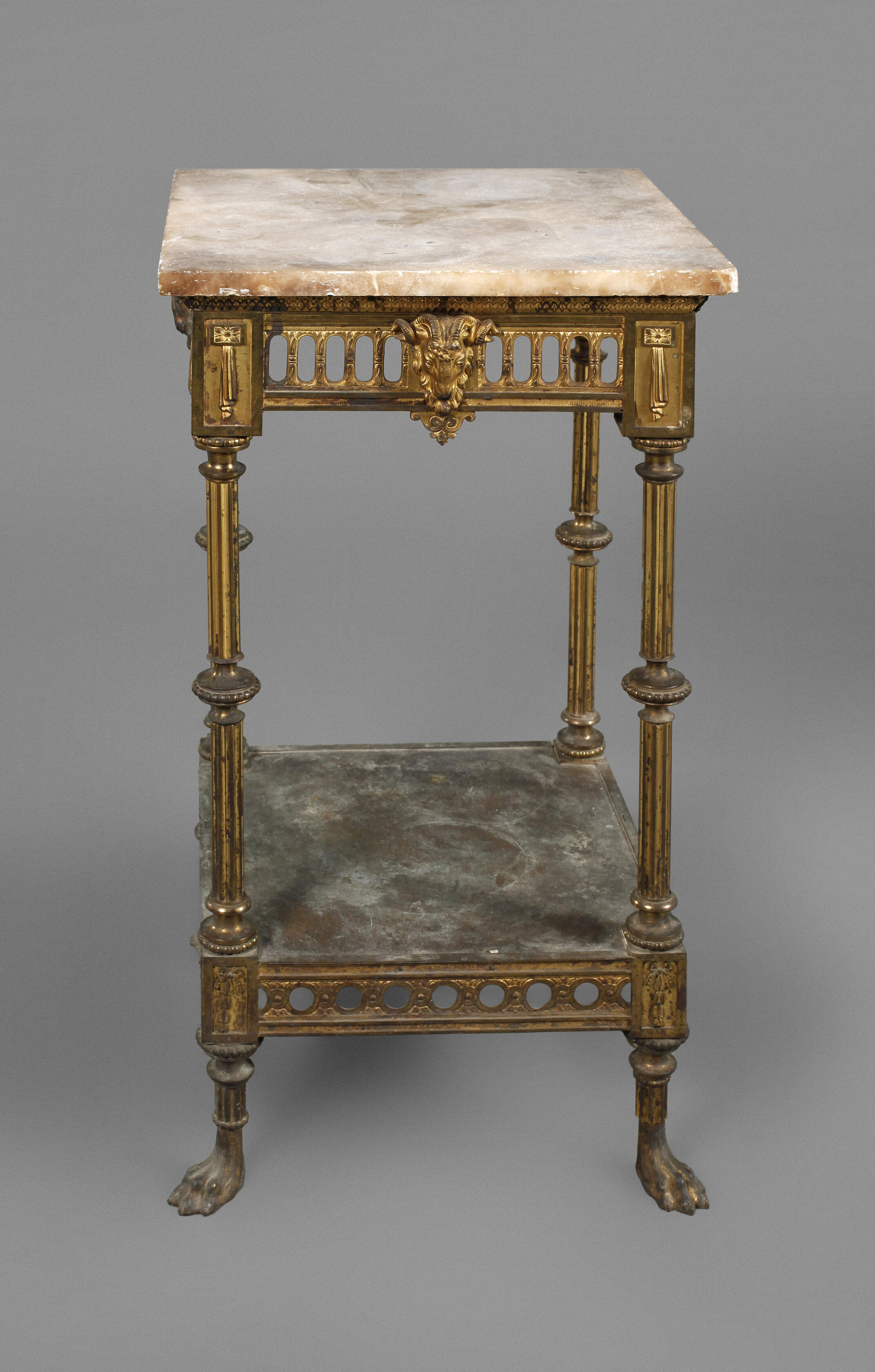 Klassizistischer Blumentisch