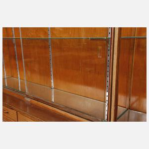 Große Ladeneinrichtung