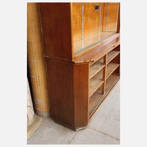 Große Ladeneinrichtung