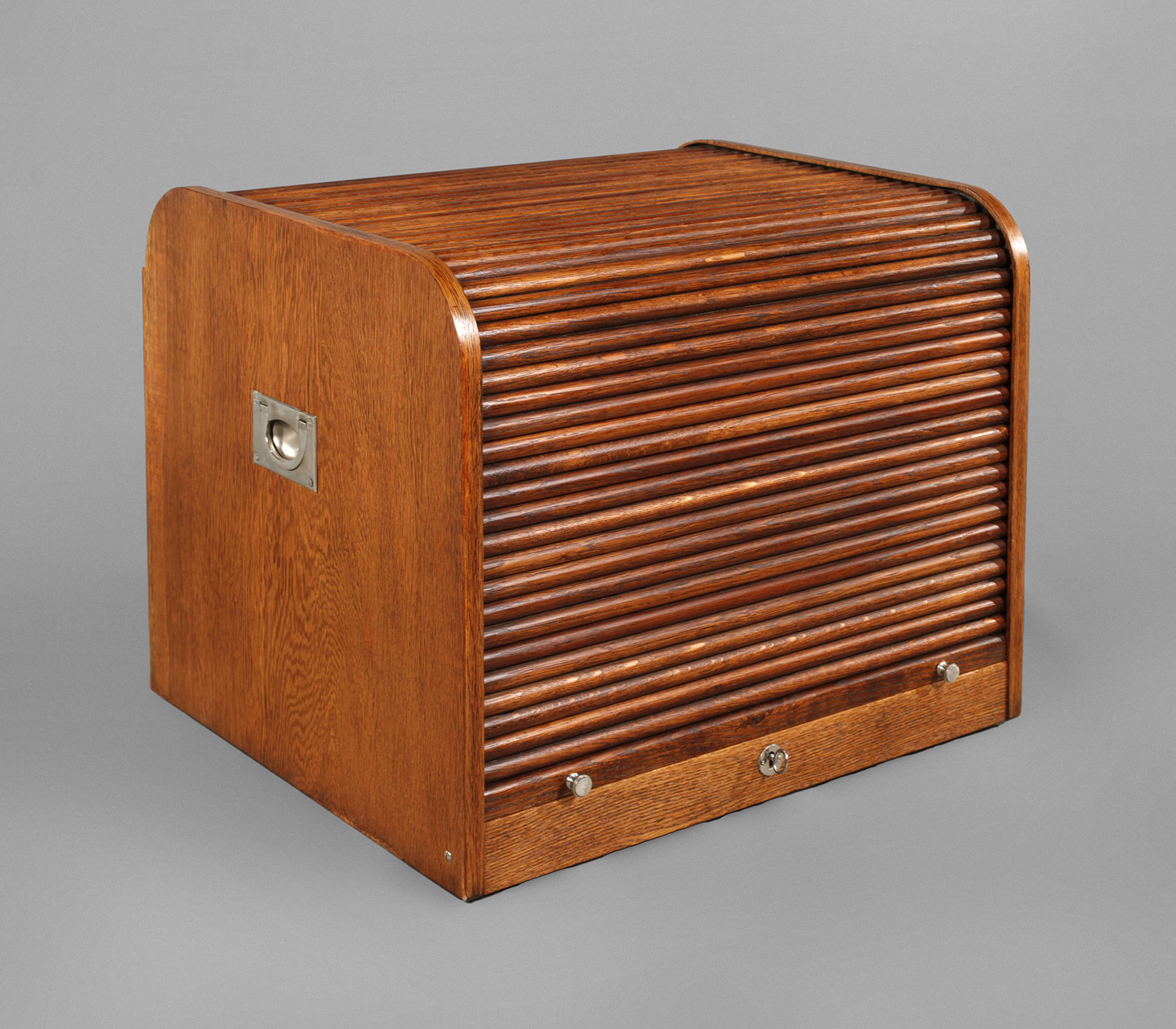 Besteckschrank mit Rolloverschluss