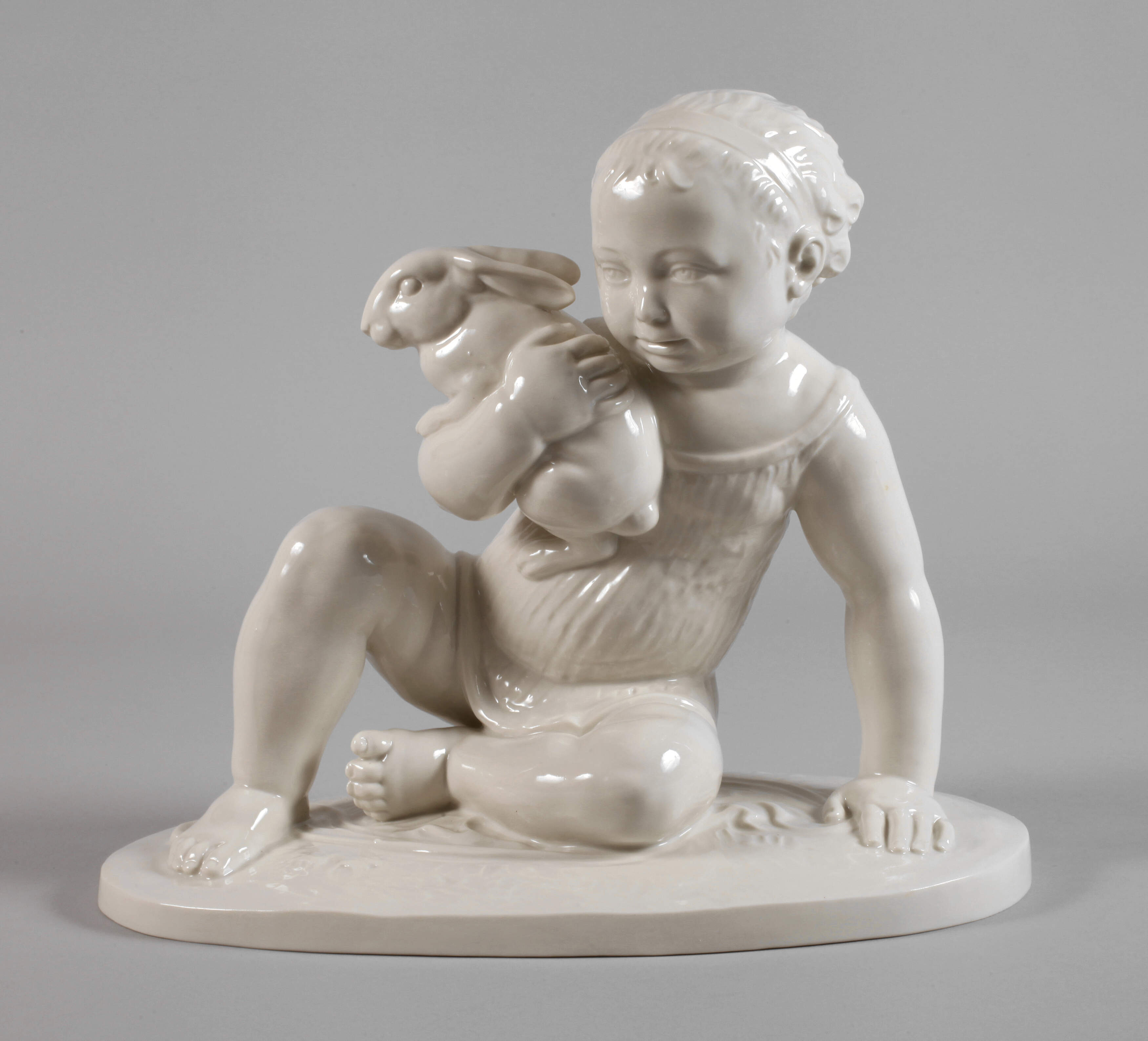 Schwarzburger Werkstätten "Mädchen mit Hase"