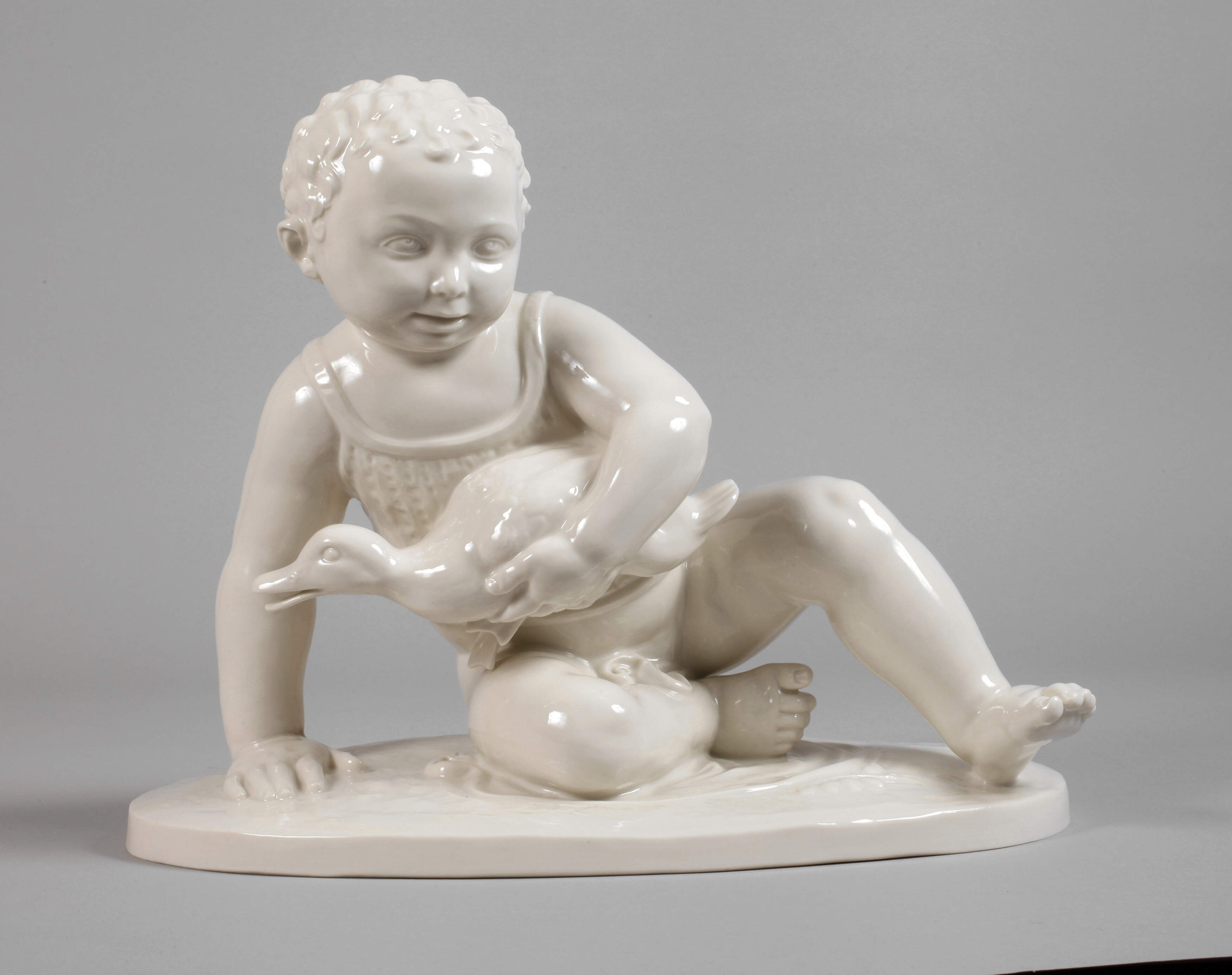 Schwarzburger Werkstätten "Knabe mit Ente"