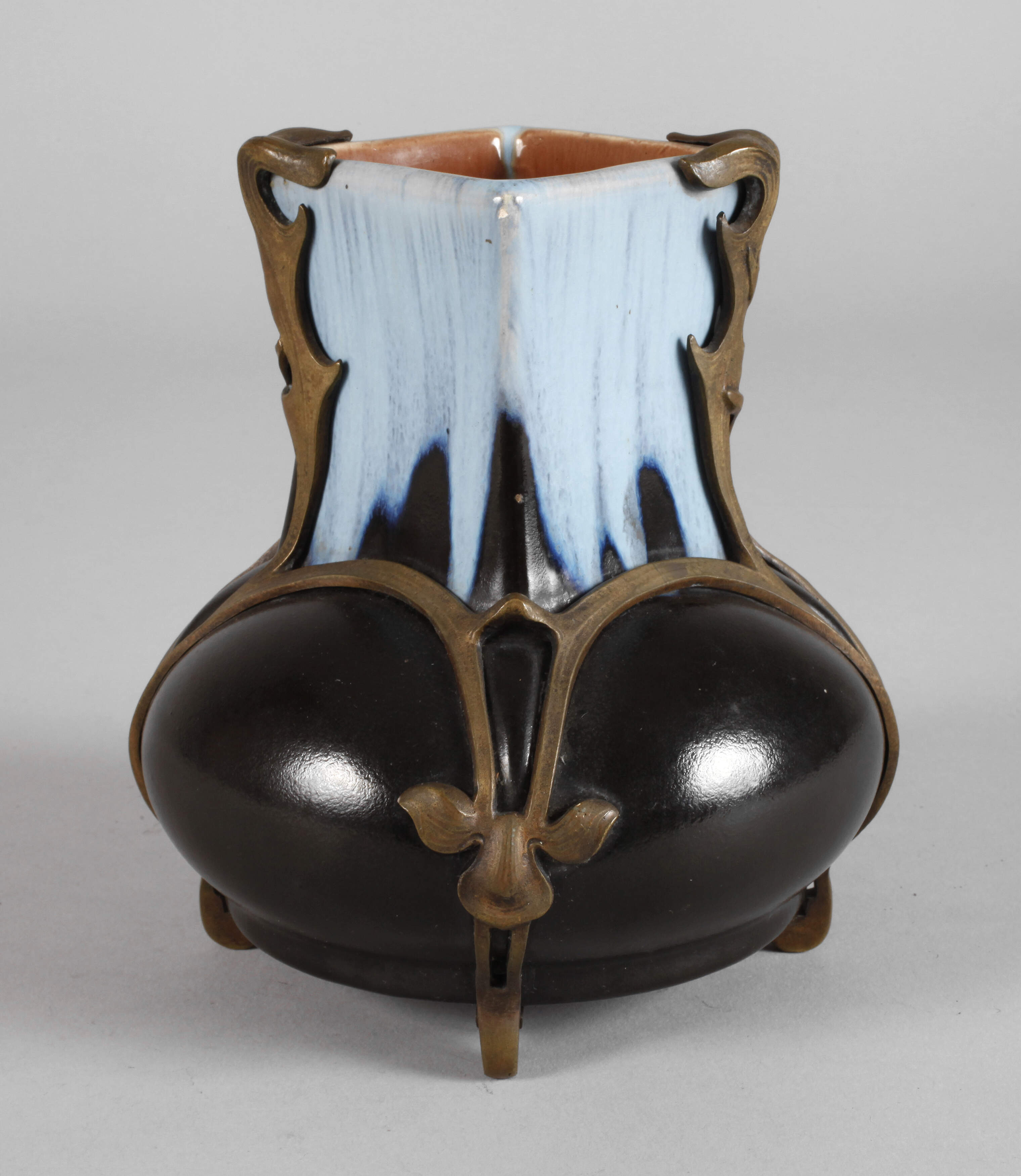 Montierte Laufglasurvase