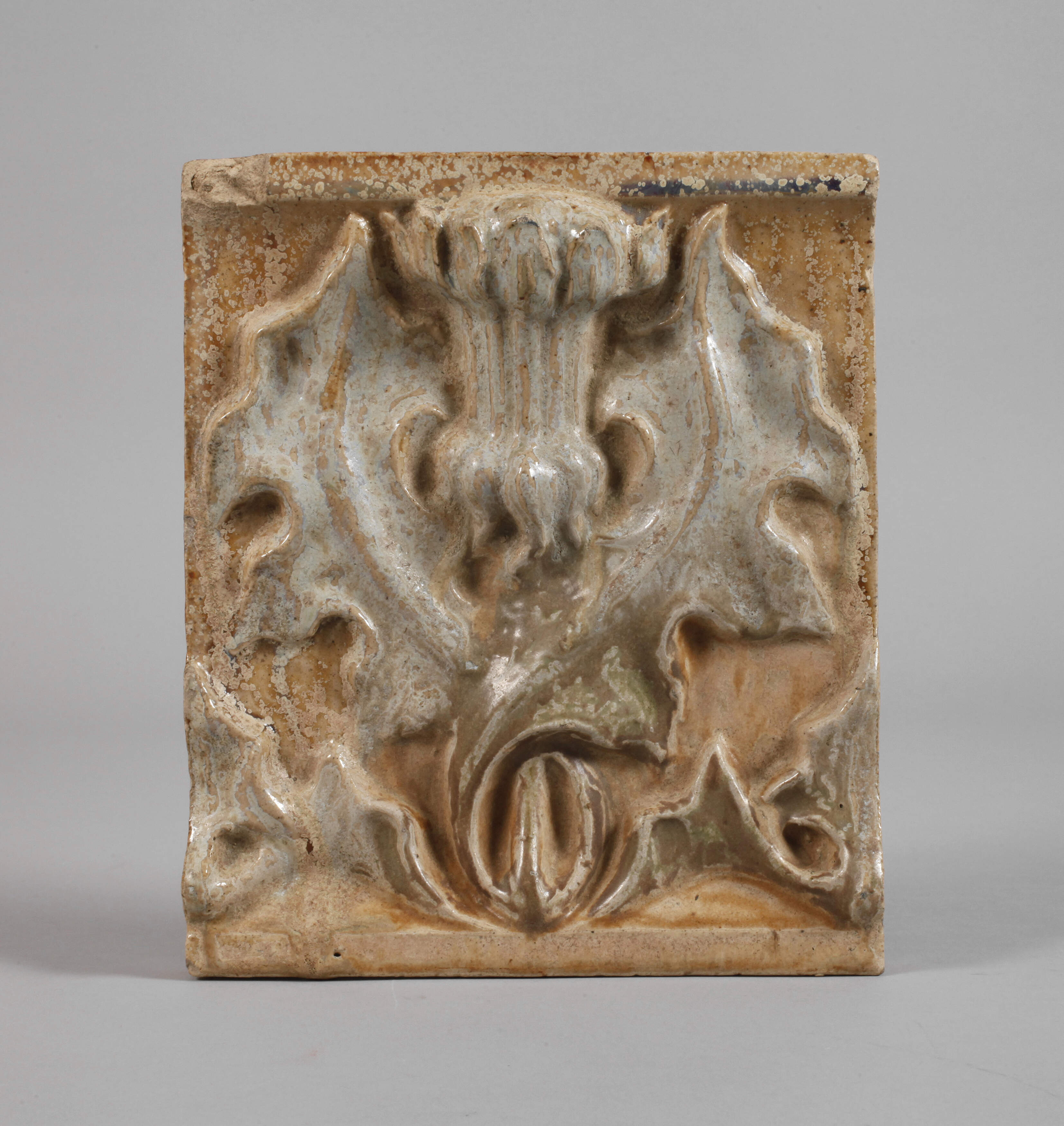 Frankreich große Jugendstilfliese Disteldekor