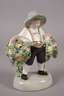 Goldscheider Wien Trachtenfigur mit Blütenkörben