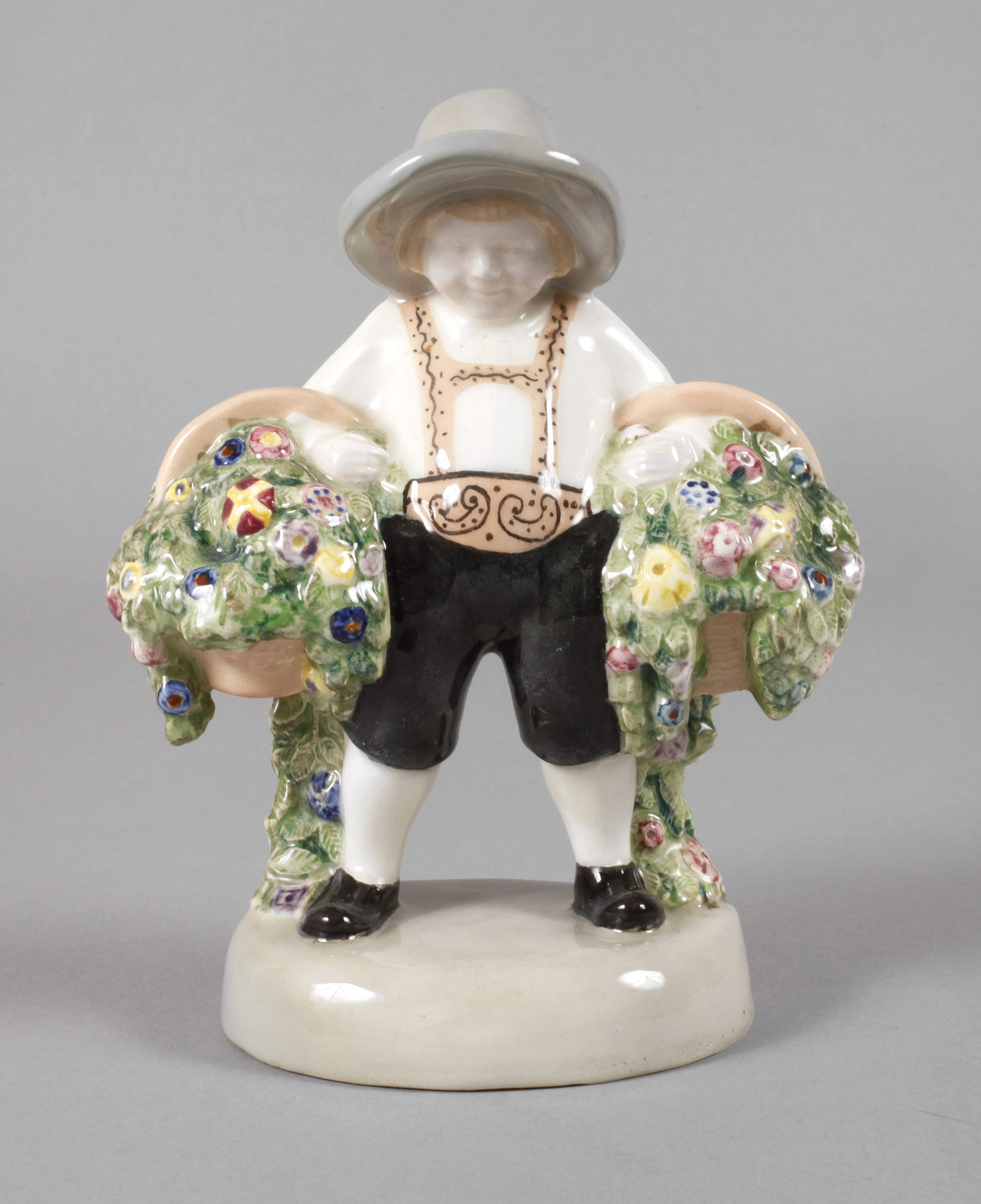 Goldscheider Wien Trachtenfigur mit Blütenkörben