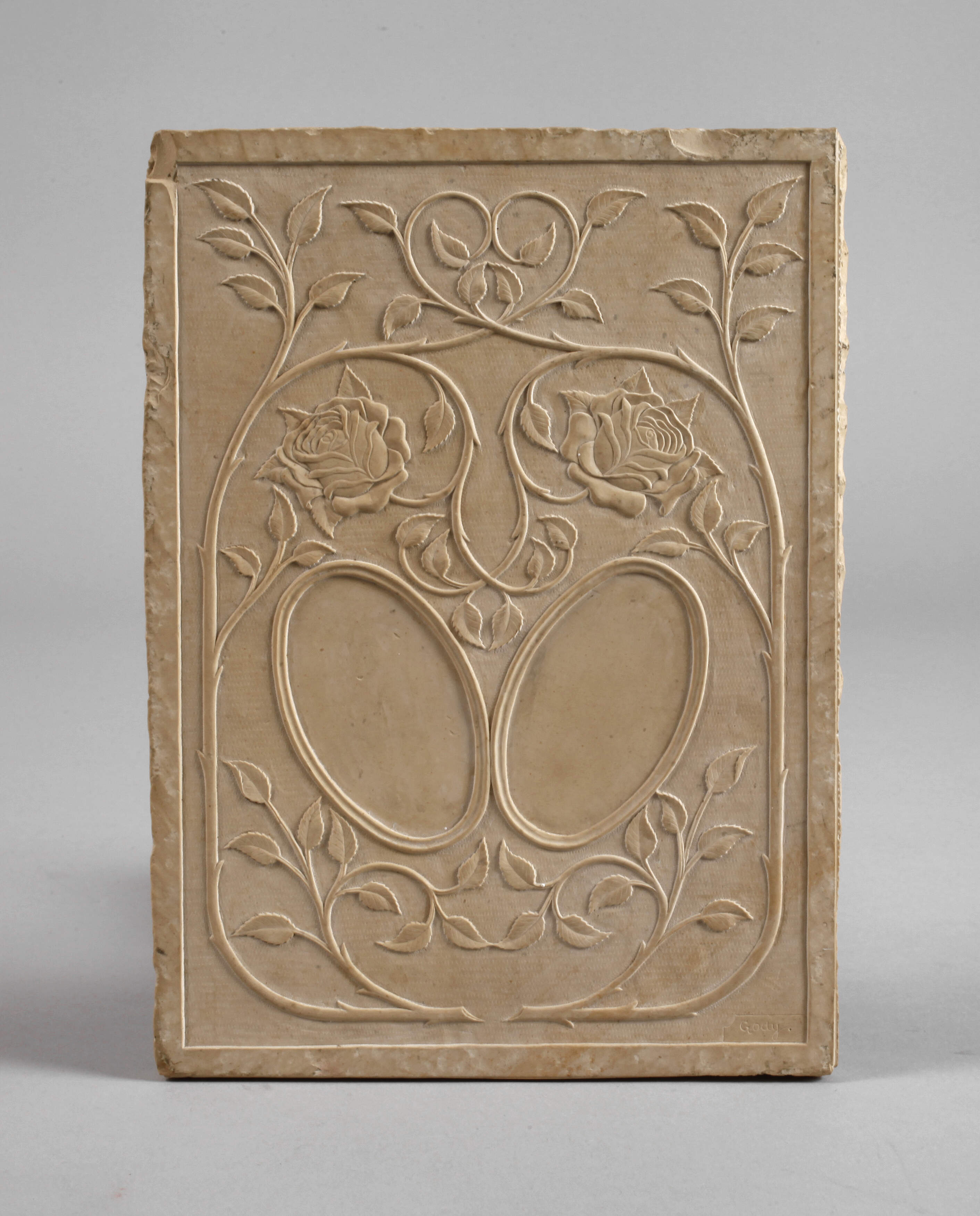 Handgehauene Fliese als Bilderrahmen