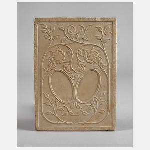 Handgehauene Fliese als Bilderrahmen