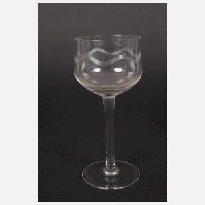 Sechs Weingläser Wellendekor