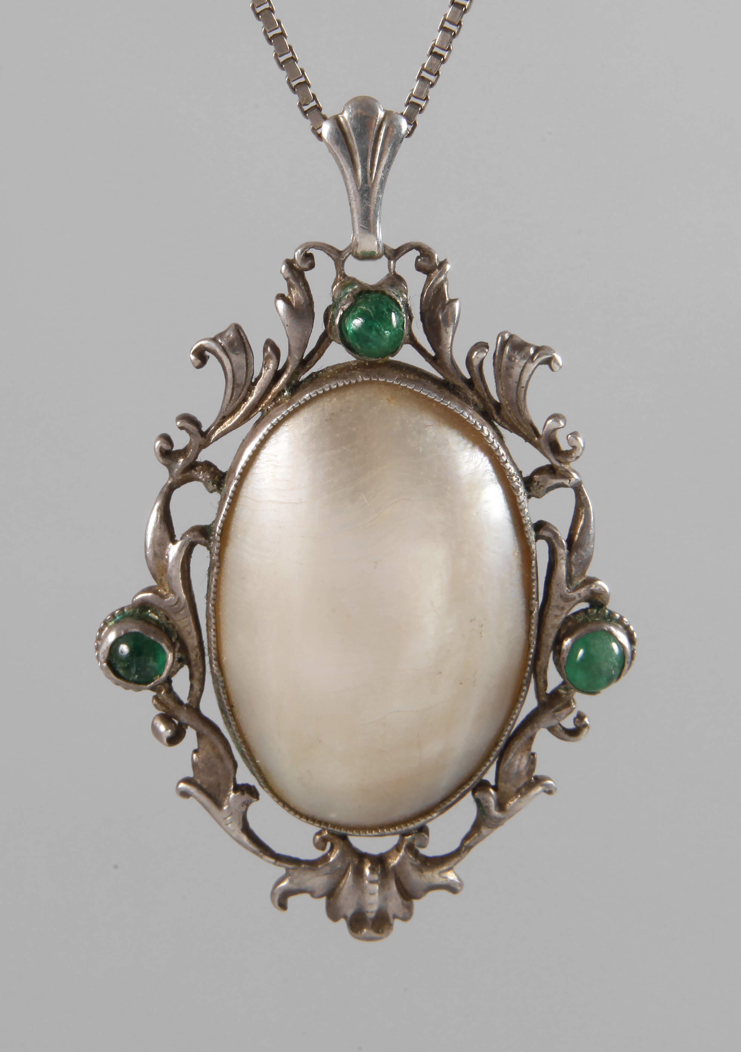 Anhänger mit Muschelperle