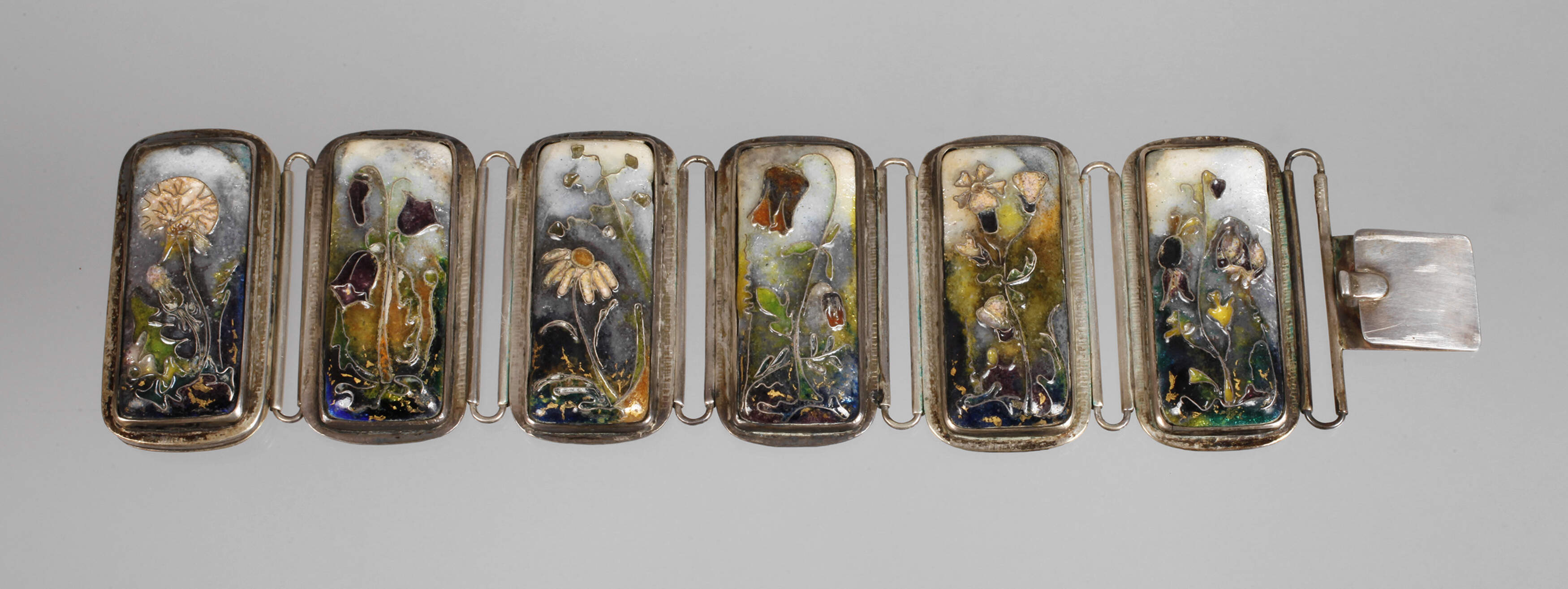 Armband mit Emailleeinlagen