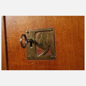 Außergewöhnlicher Jugendstil-Pfeilerschrank
