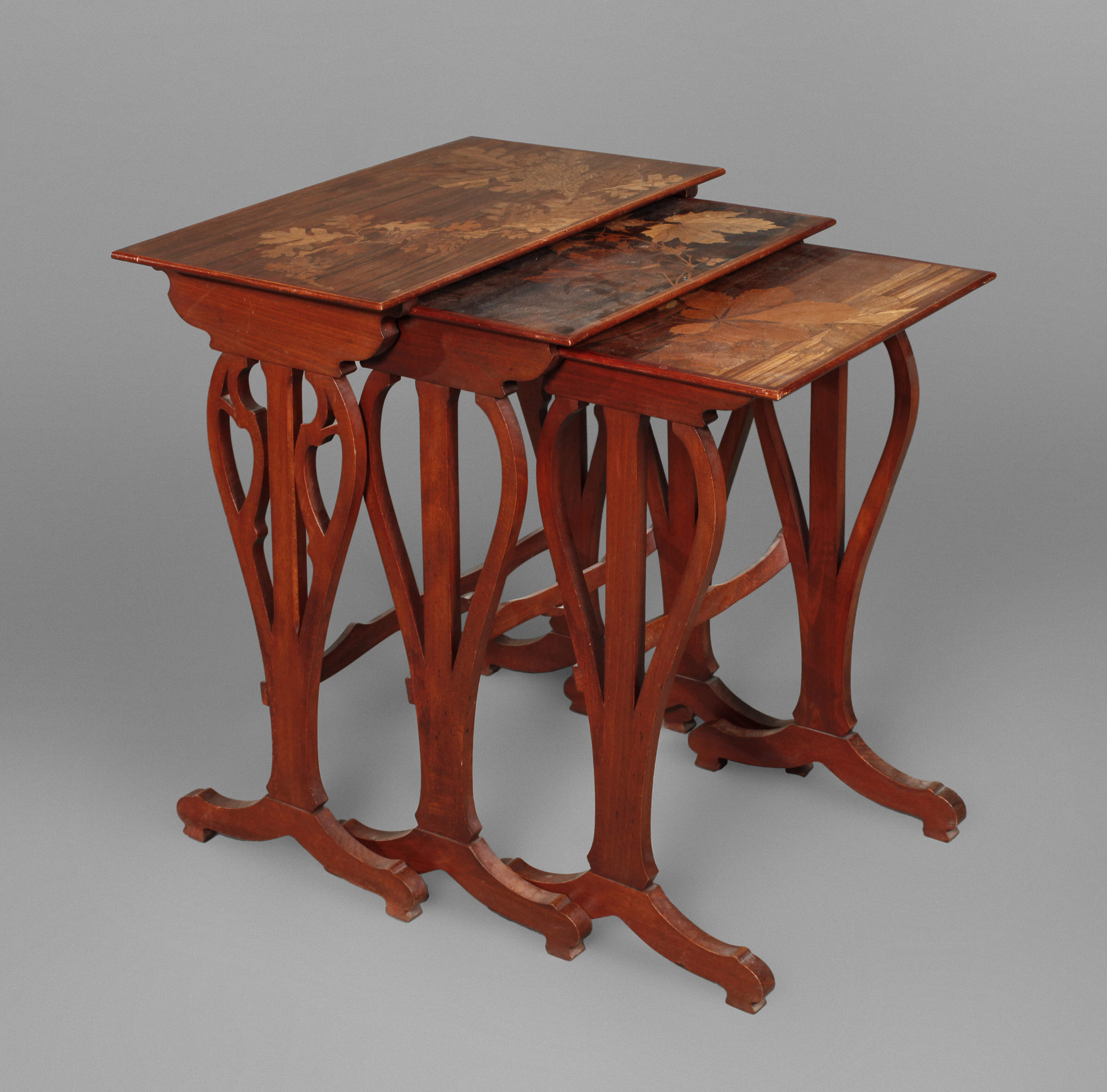 Drei Satztische Émile Gallé