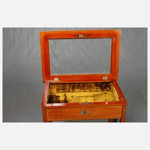 Kleine Tischvitrine Thonet