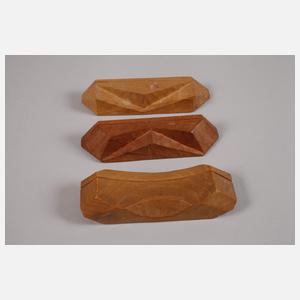 Konvolut mit anthroposophischen Schnitzereien