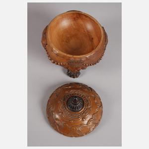 Geschnitzte Deckeldose