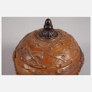 Geschnitzte Deckeldose