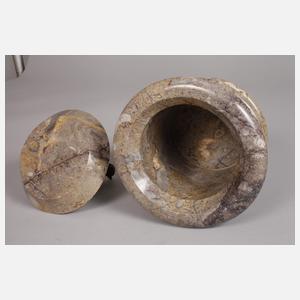 Figürliche Deckeldose